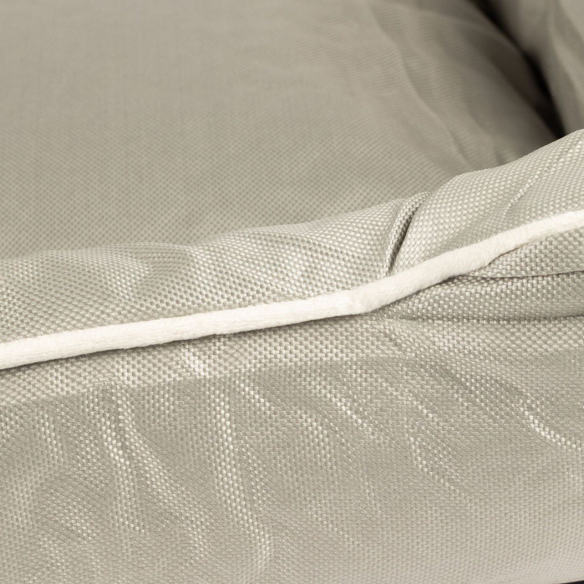 Cuccia beige kaki con bordino crema – media, 70 × 60 × 15 cm