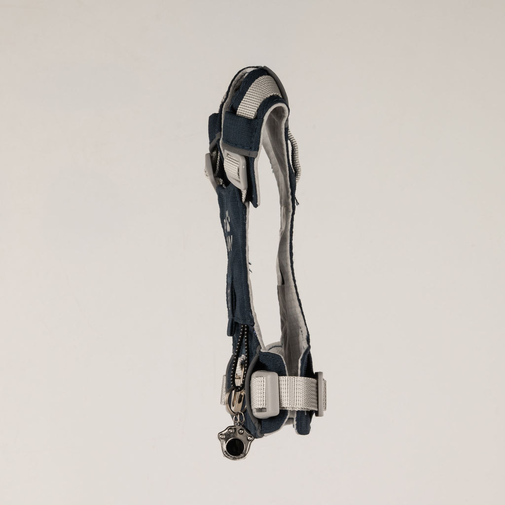 Pettorina Guardian grigio roccia con ciondolo in ossidiana nera – taglia XS (2–4 kg)