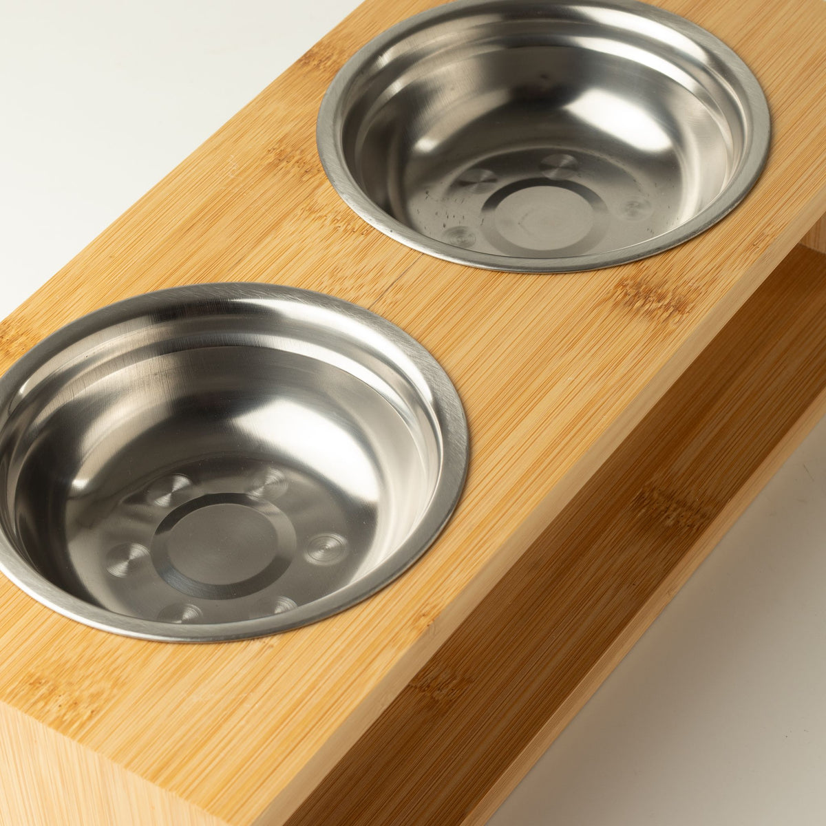 Doppia ciotola grande in acciaio inox con supporto in legno – 2 × 13 cm