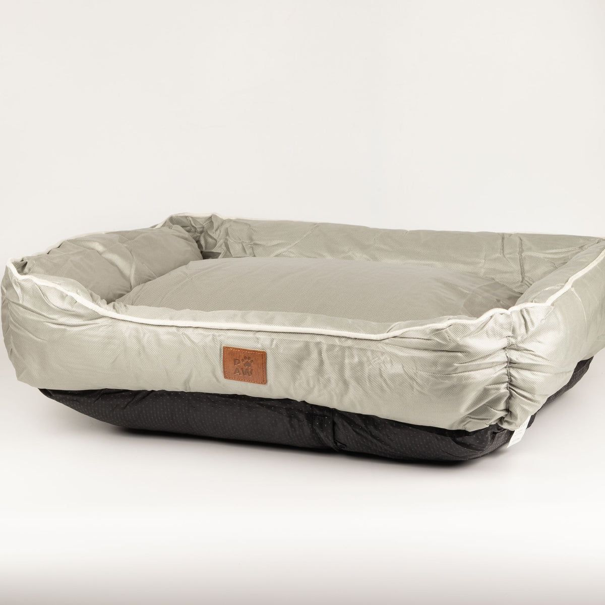 Cuccia beige kaki con bordino crema – media, 70 × 60 × 15 cm