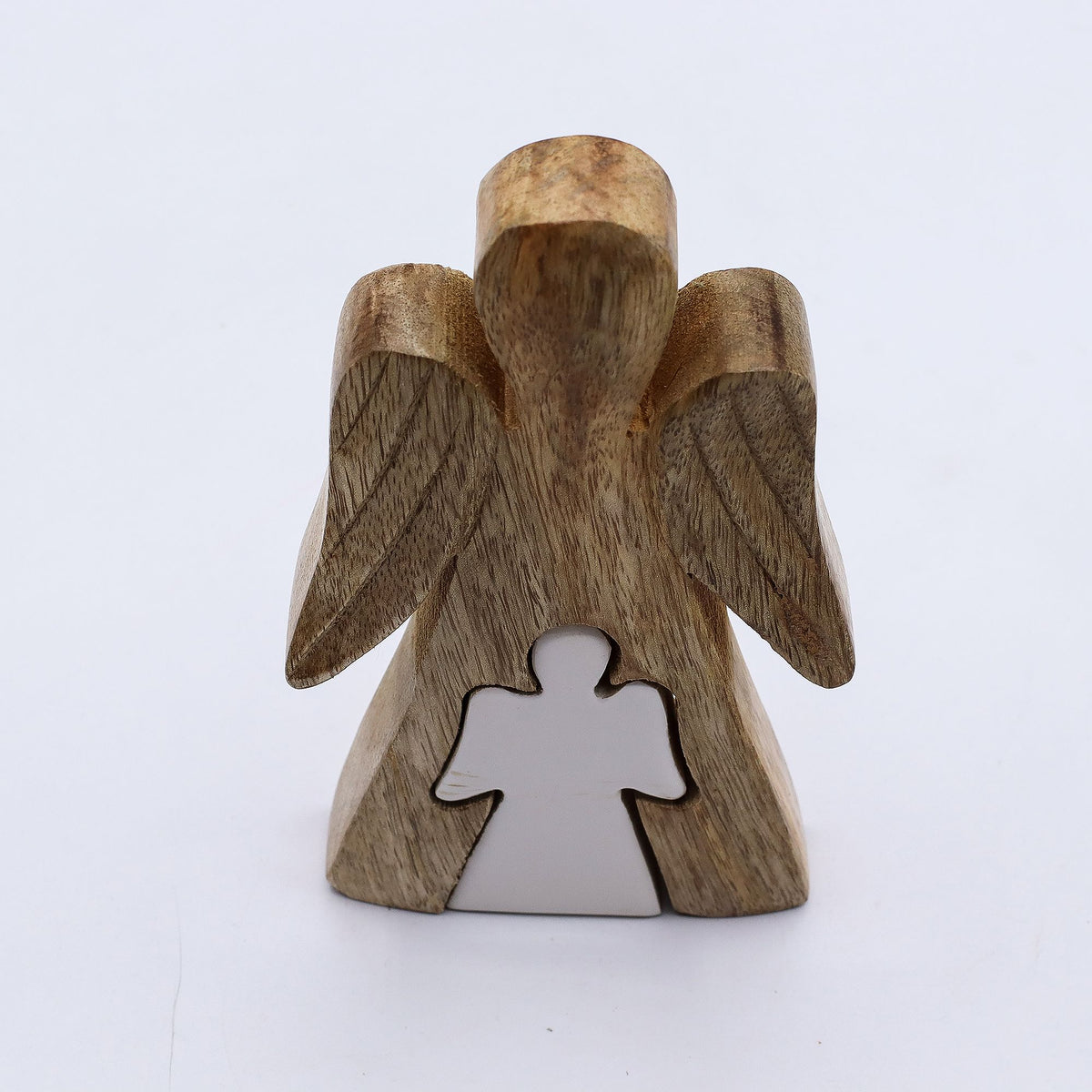 Angelo nell'angelo in legno di mango e smalto bianco – 15 cm