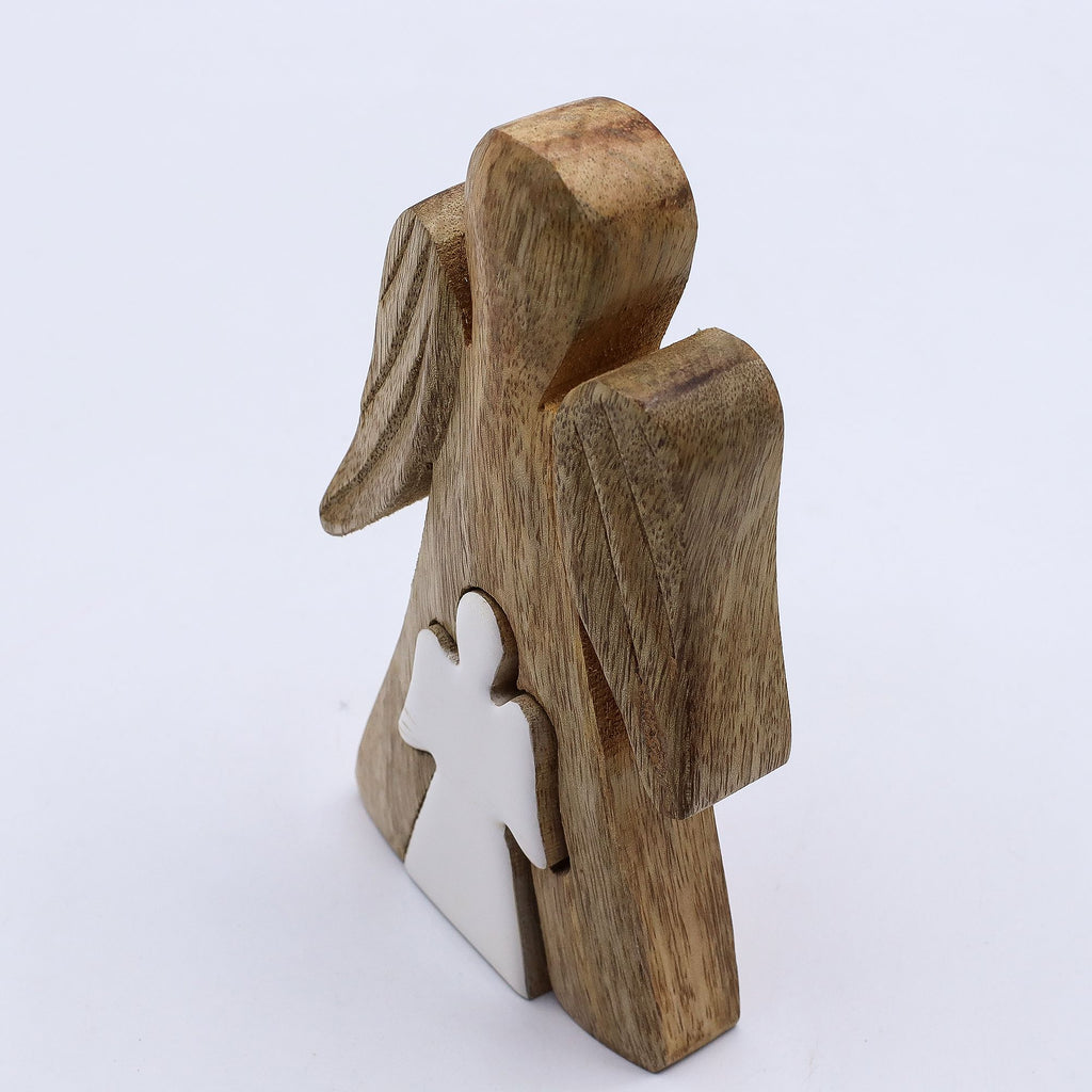 Angelo nell'angelo in legno di mango e smalto bianco – 15 cm