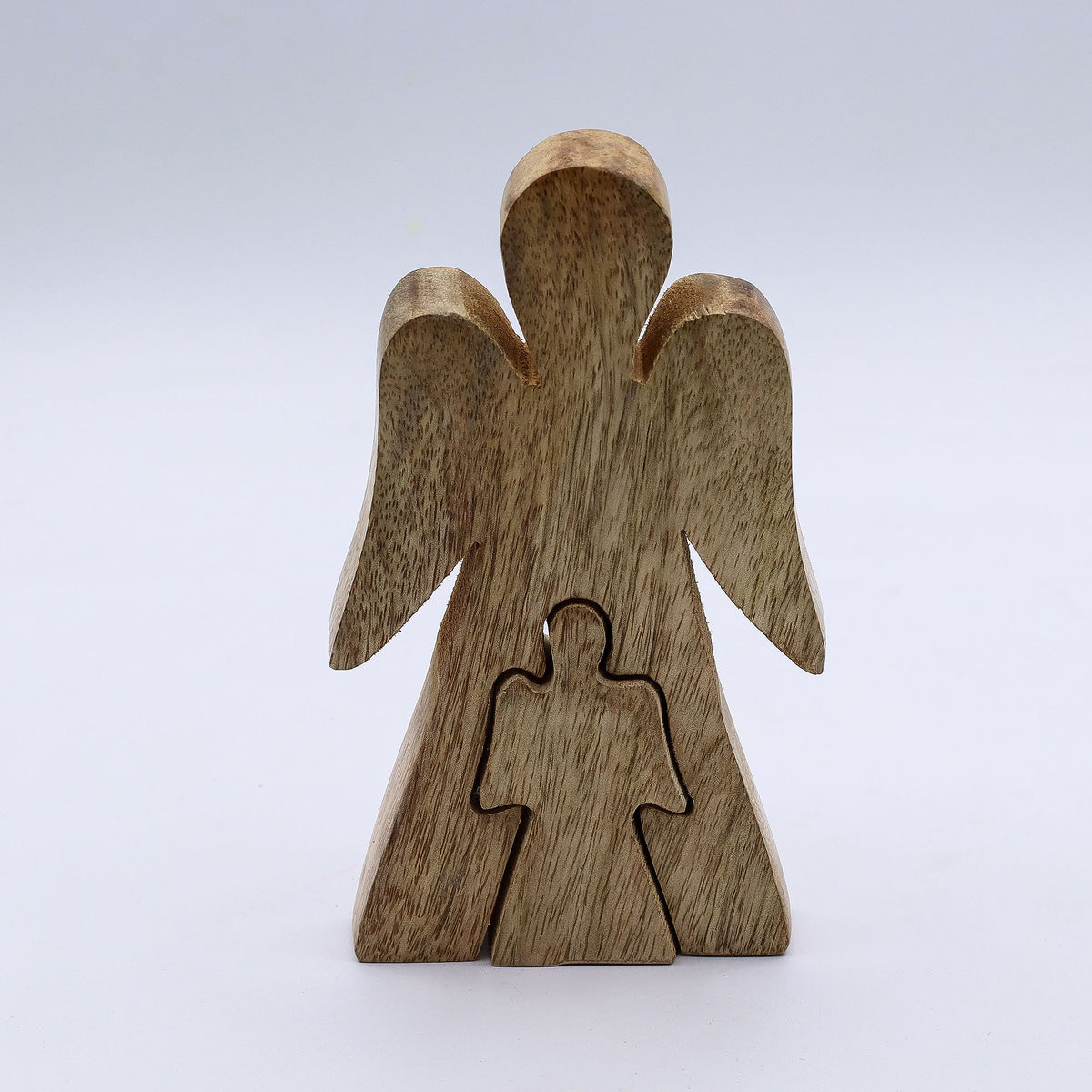 Angelo nell'angelo in legno di mango e smalto bianco – 15 cm