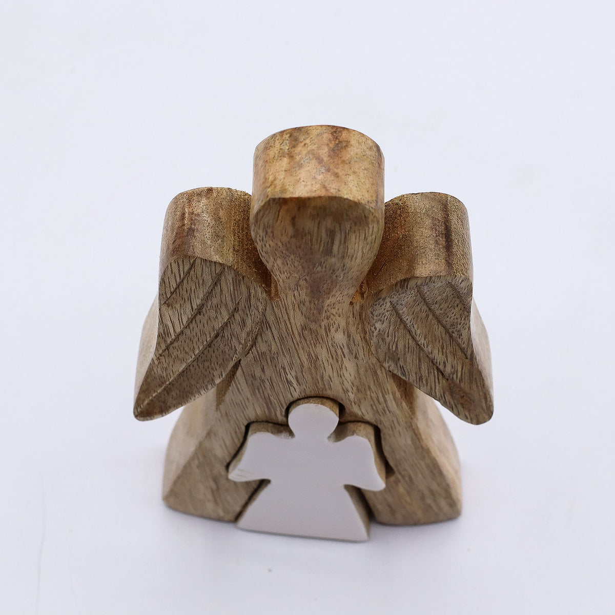 Angelo nell'angelo in legno di mango e smalto bianco – 15 cm