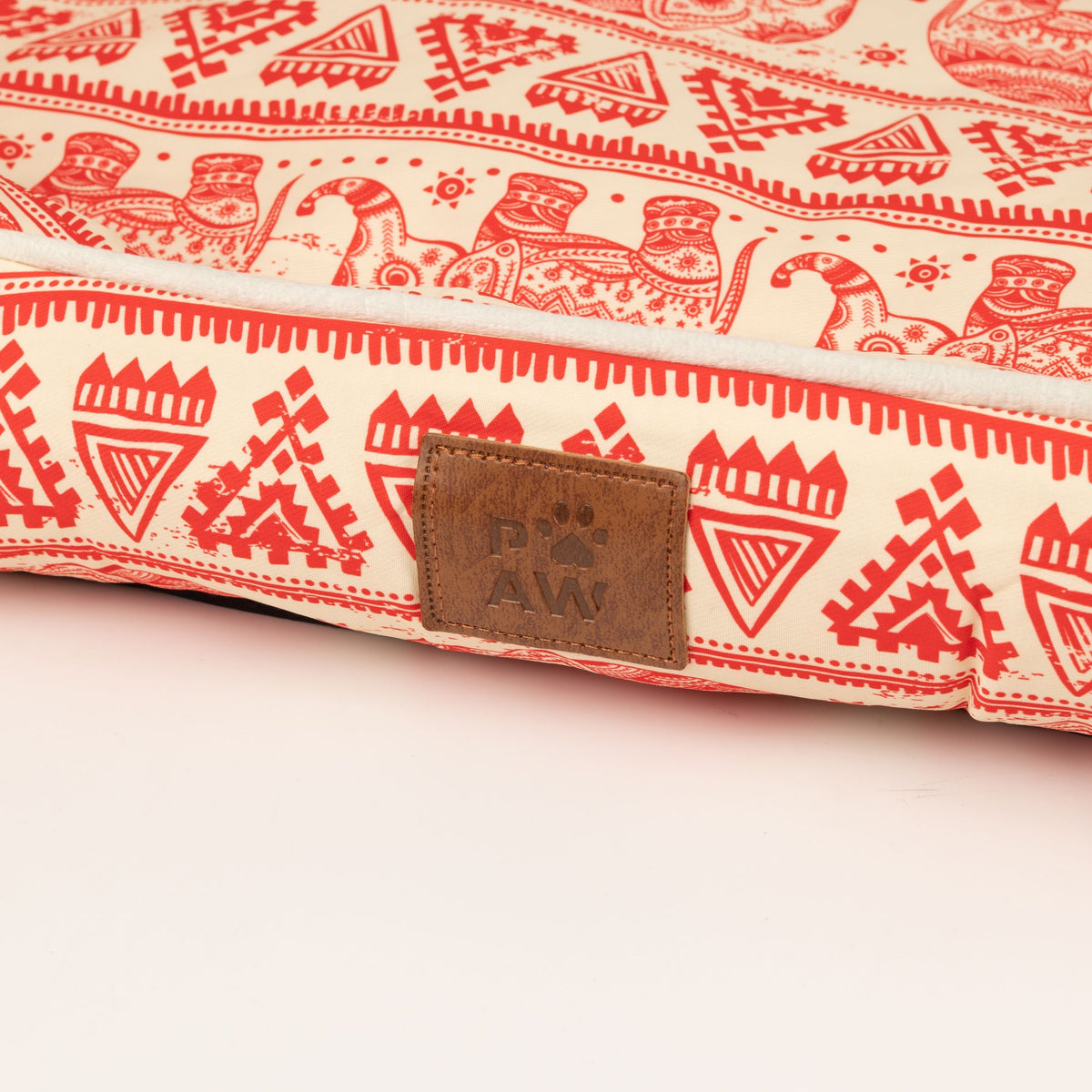 Cuccia Lucky Elephant rossa – 60 × 50 × 14 cm