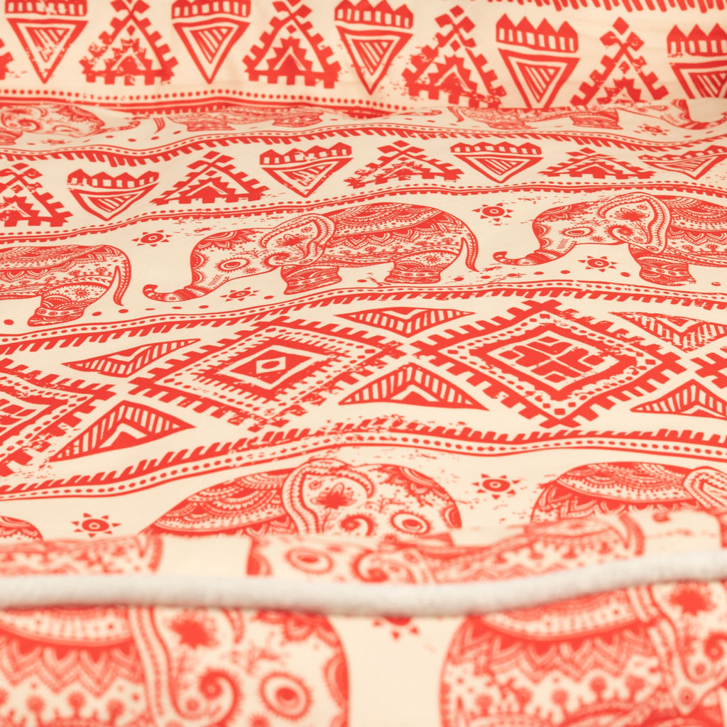 Cuccia Lucky Elephant rossa – 60 × 50 × 14 cm