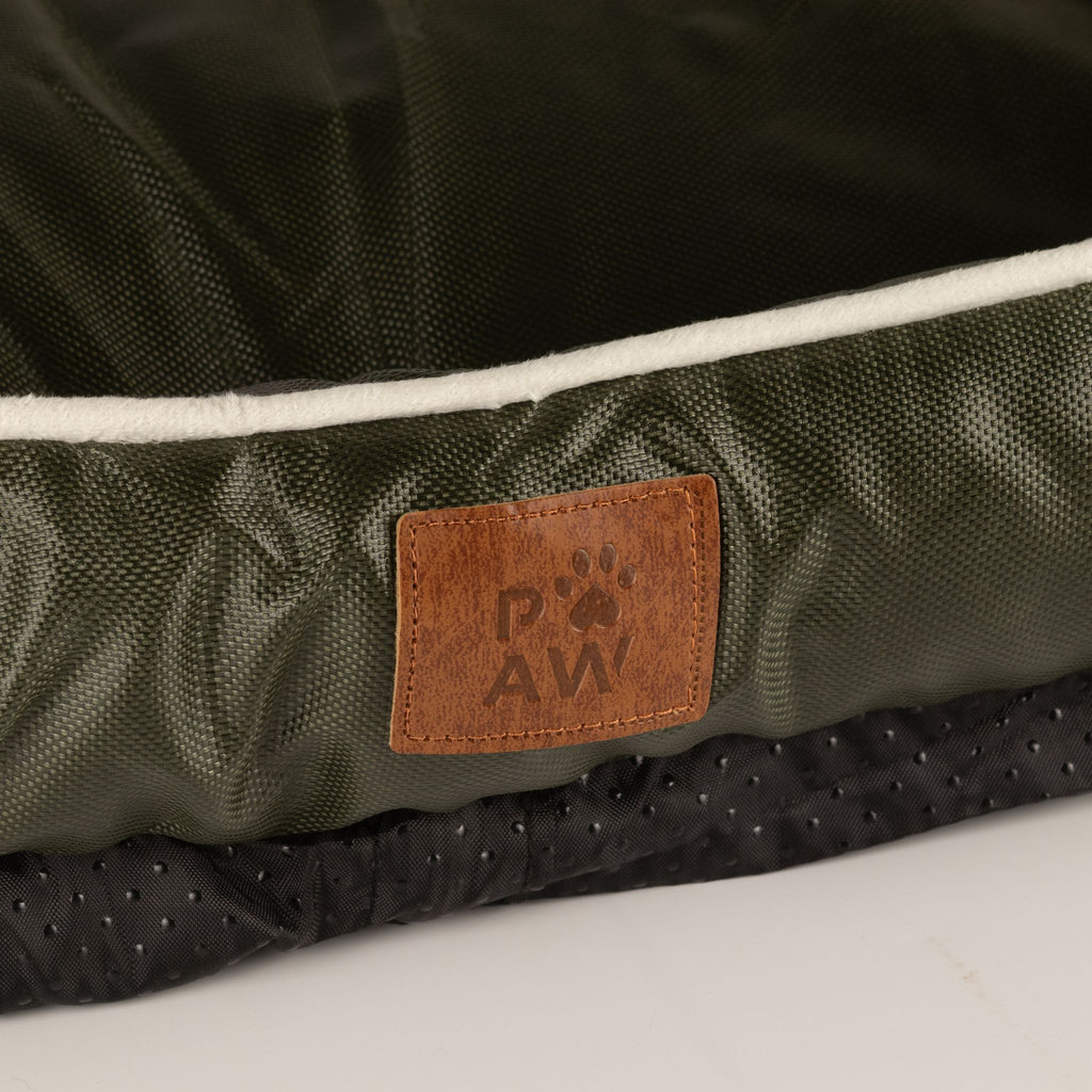 Cuccia verde kaki con bordino crema – piccola, 60 × 50 × 15 cm
