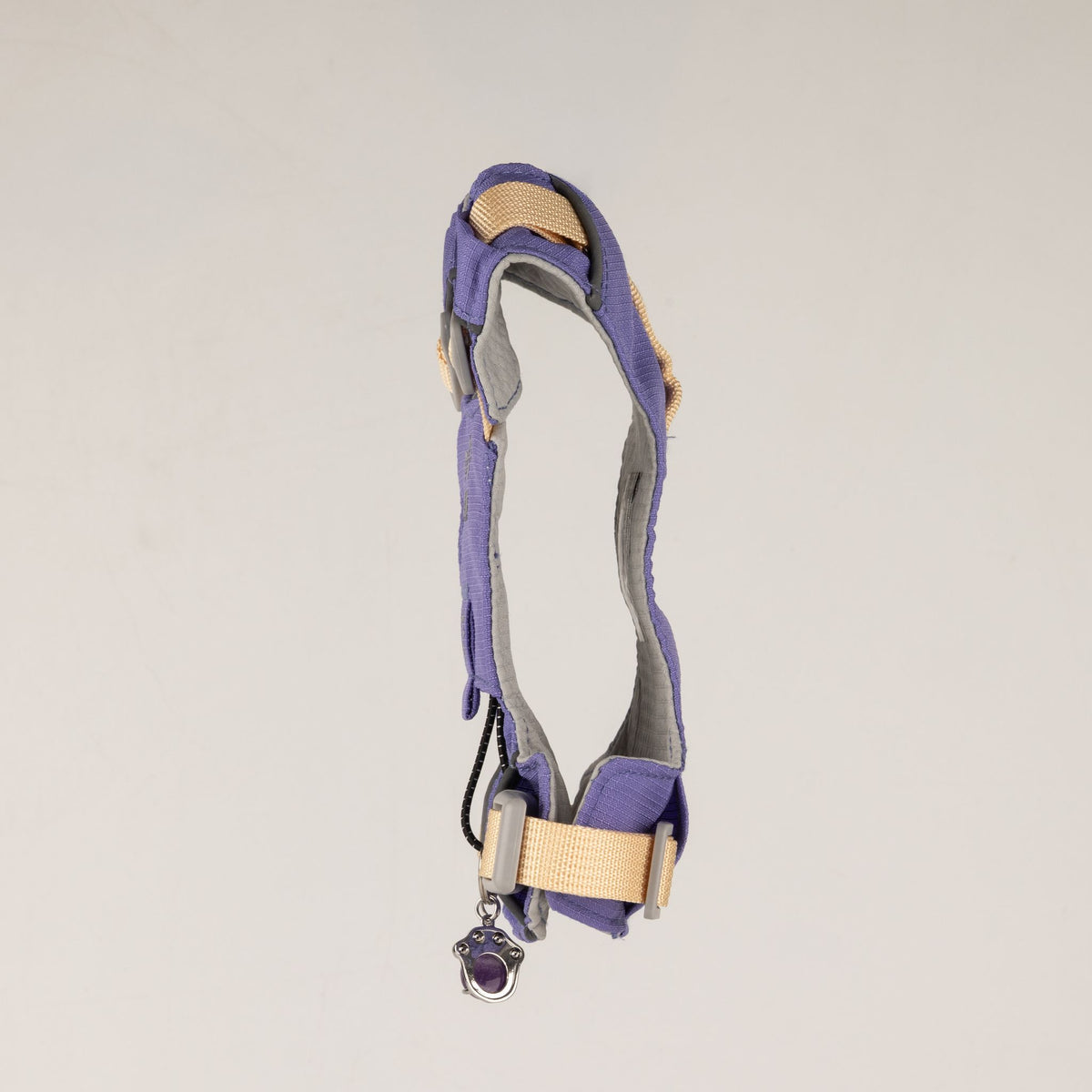 Pettorina Guardian lavanda con ciondolo in ametista – taglia XS (2–4 kg)