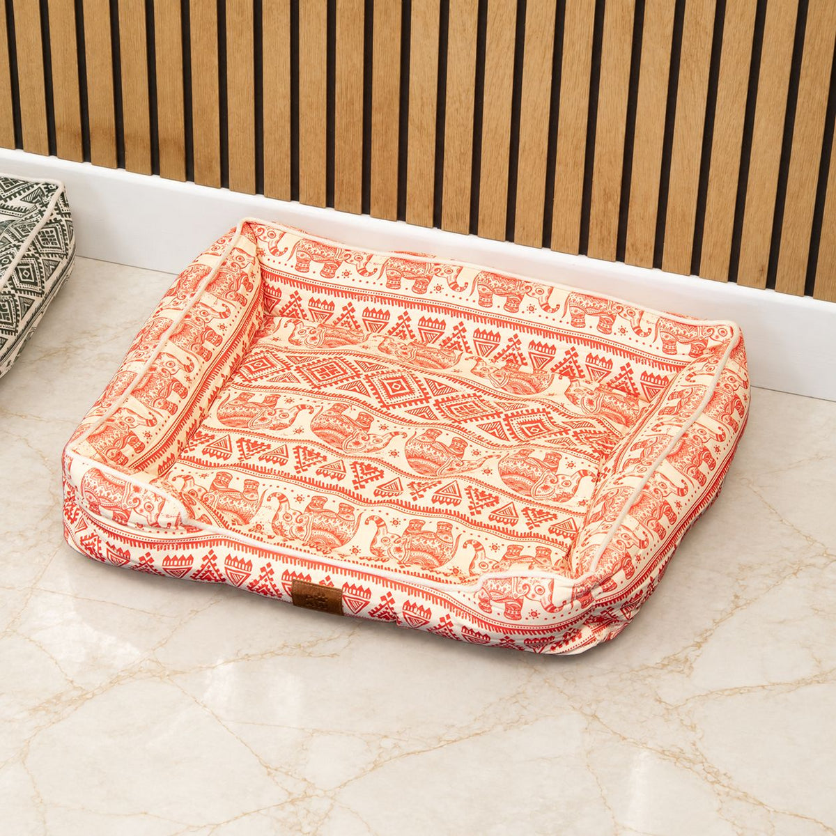 Cuccia Lucky Elephant rossa – 60 × 50 × 14 cm
