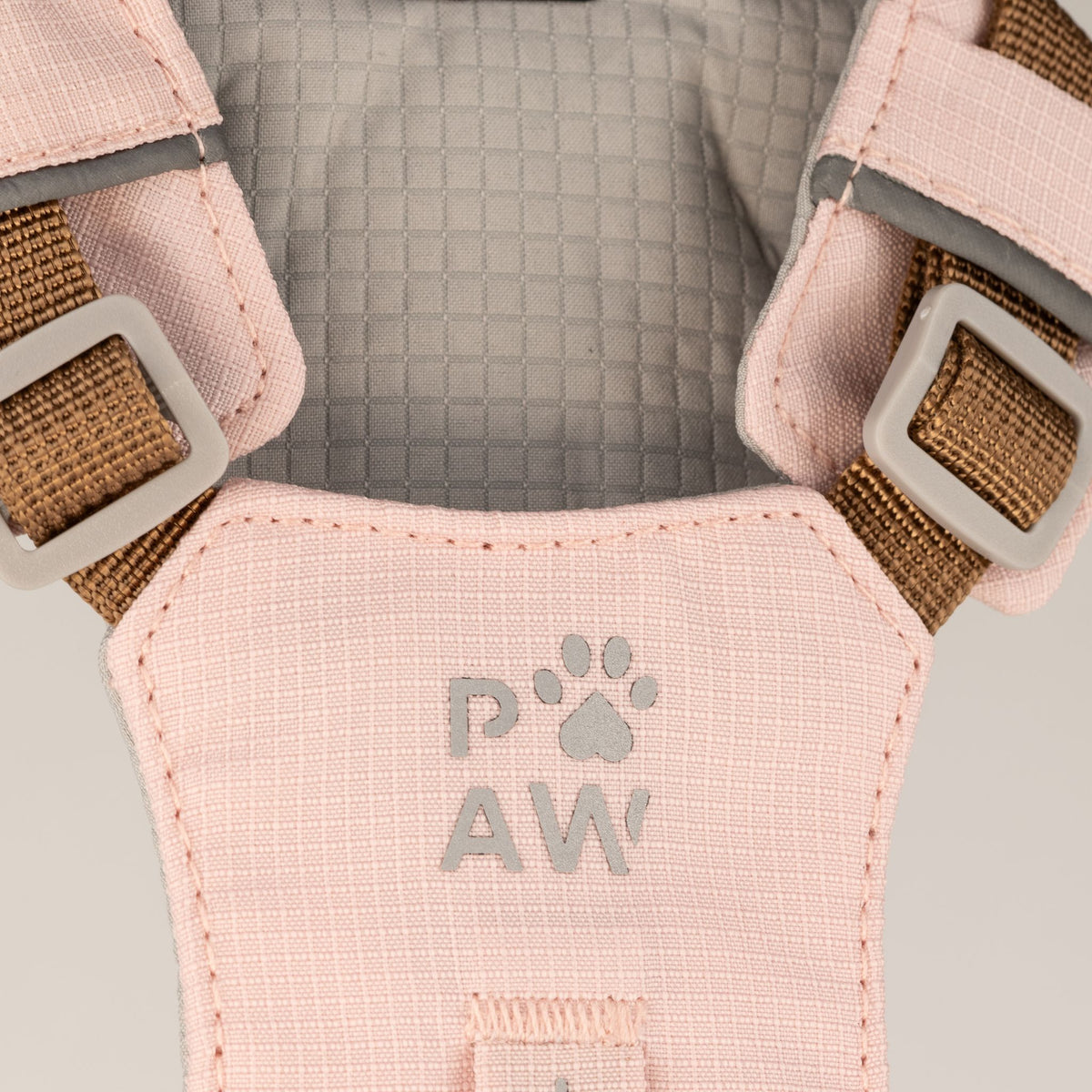 Pettorina Guardian rosa cipria con ciondolo in quarzo rosa – taglia S (4–8 kg)