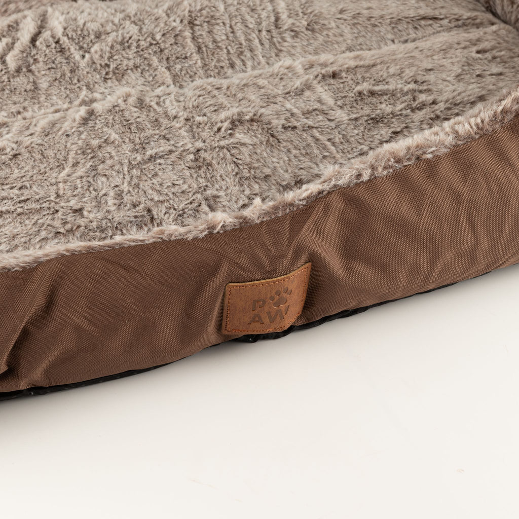 Cuccia in peluche Teddy marrone – piccola, 60 × 45 × 17 cm