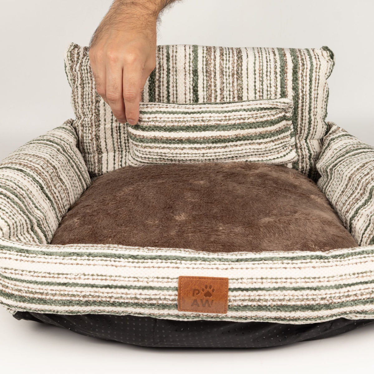 Cuccia a divanetto a righe marroni – piccola, 50 × 50 × 26 cm