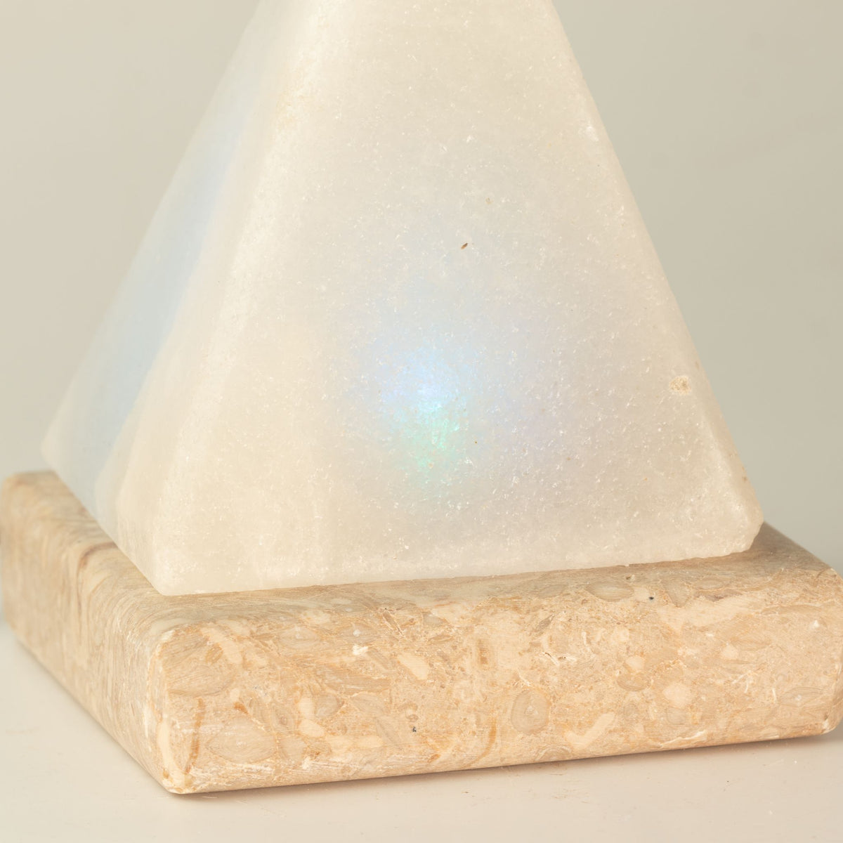 Lampada piramide in sale bianco USB – 9 cm, luce multicolore
